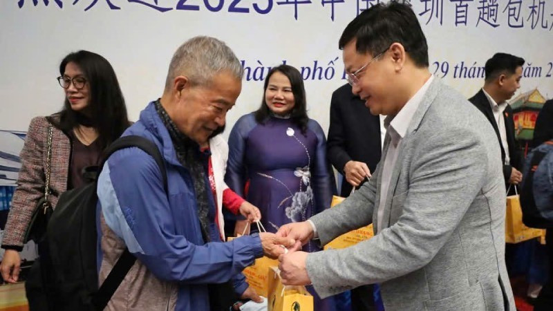 Huế đón chuyến bay charter đầu tiên từ Thâm Quyến, Trung Quốc